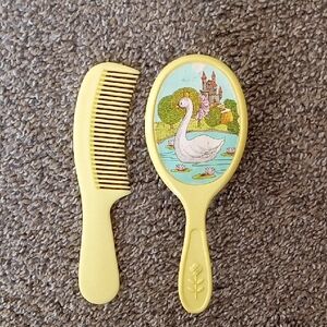 Avon 1969 Her Prettiness Brush and Comb Set